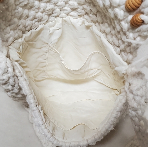 VINTAGE 60s Large White Crochet Wooden Beaded Whicker Eye Fringe Crossbody Purse - Picture 14 of 16